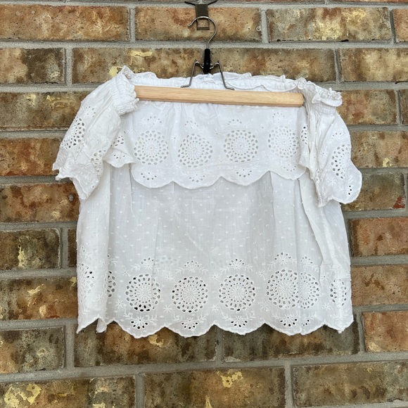 American Eagles Outfitters White Ruffle Shirt - Picture 6 of 10